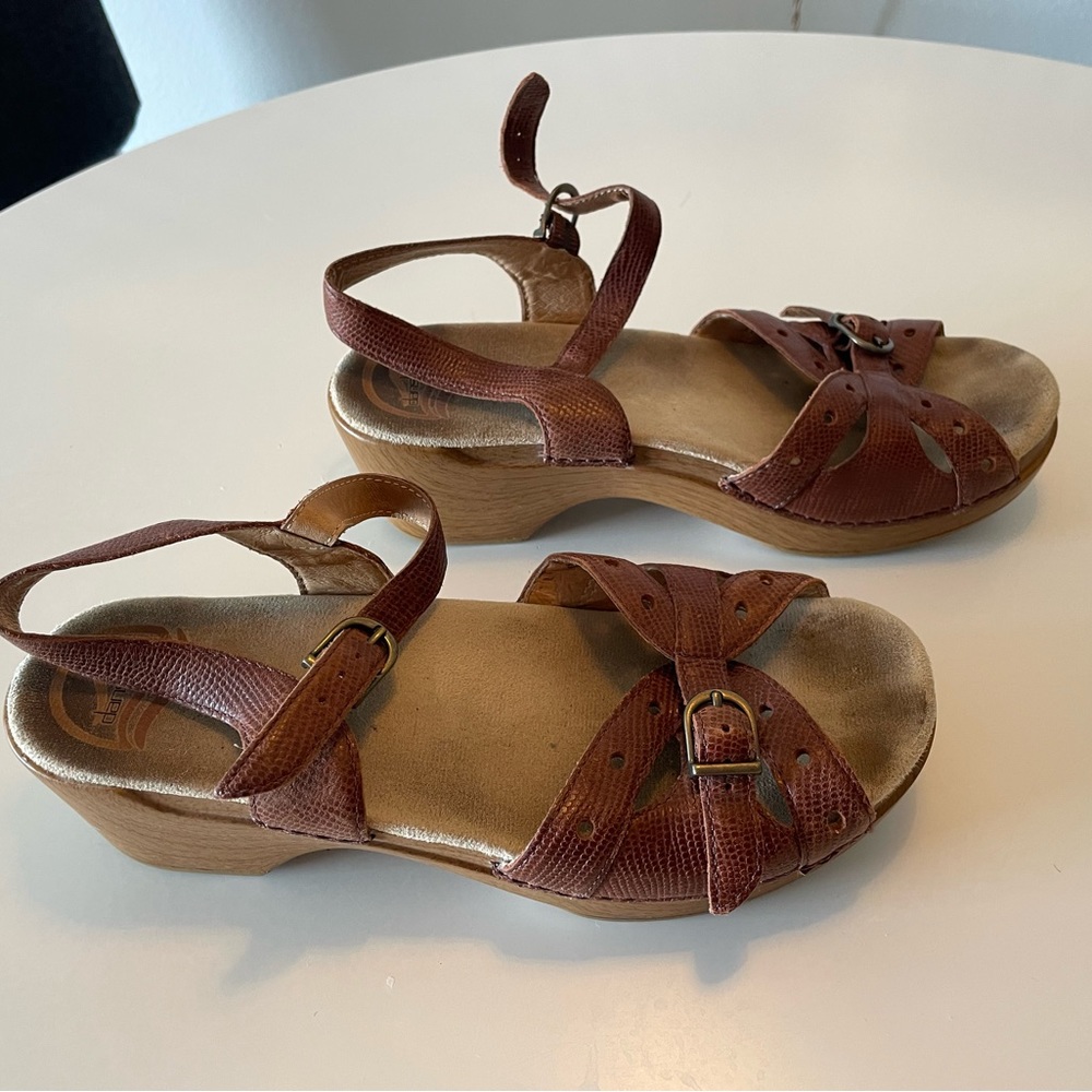 Dansko Sandals Sz 9 Brown Leather Buckle